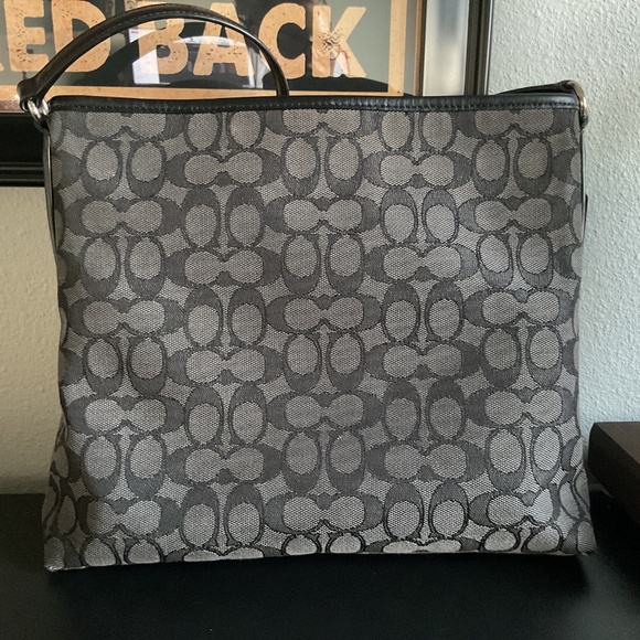 Classic COACH pre-loved cross body bag - Picture 6 of 12